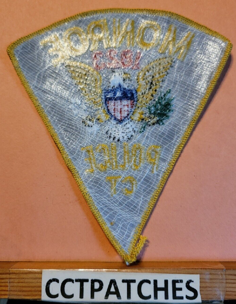 MONROE, CONNECTICUT POLICE SHOULDER PATCH CT