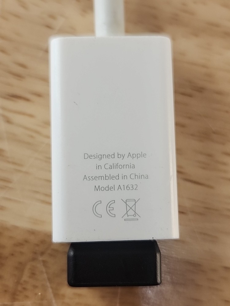 Authentic Apple Lightning (2) A1368 And (1) A1632