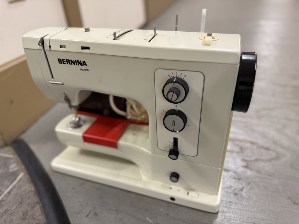 Bernina 830 Record Sewing Machine with Everything Pictured - WORKS