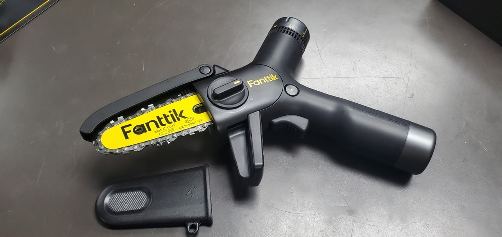 Fanttik W10 APEX Mini Chainsaw.