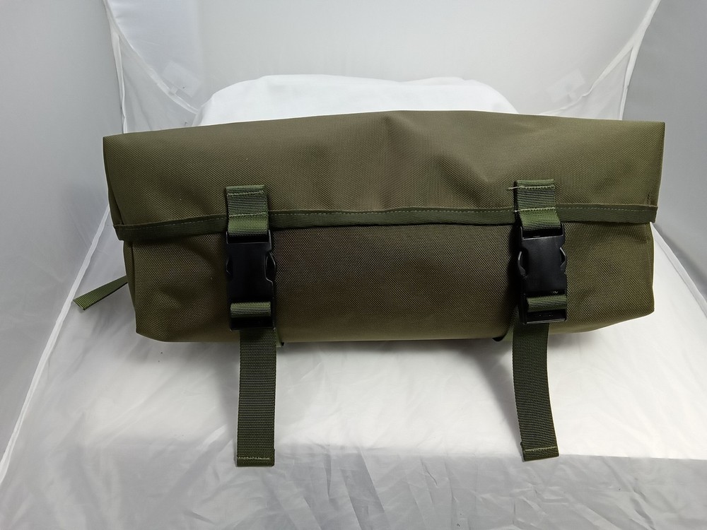 Back bag OLIVE, clip and zip closure, molle and strap on attachment