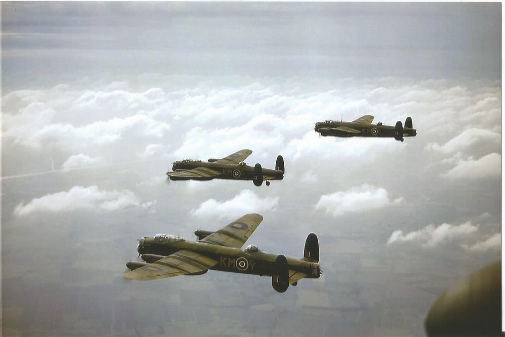WW II British   Photo   ** Lancaster In Formation