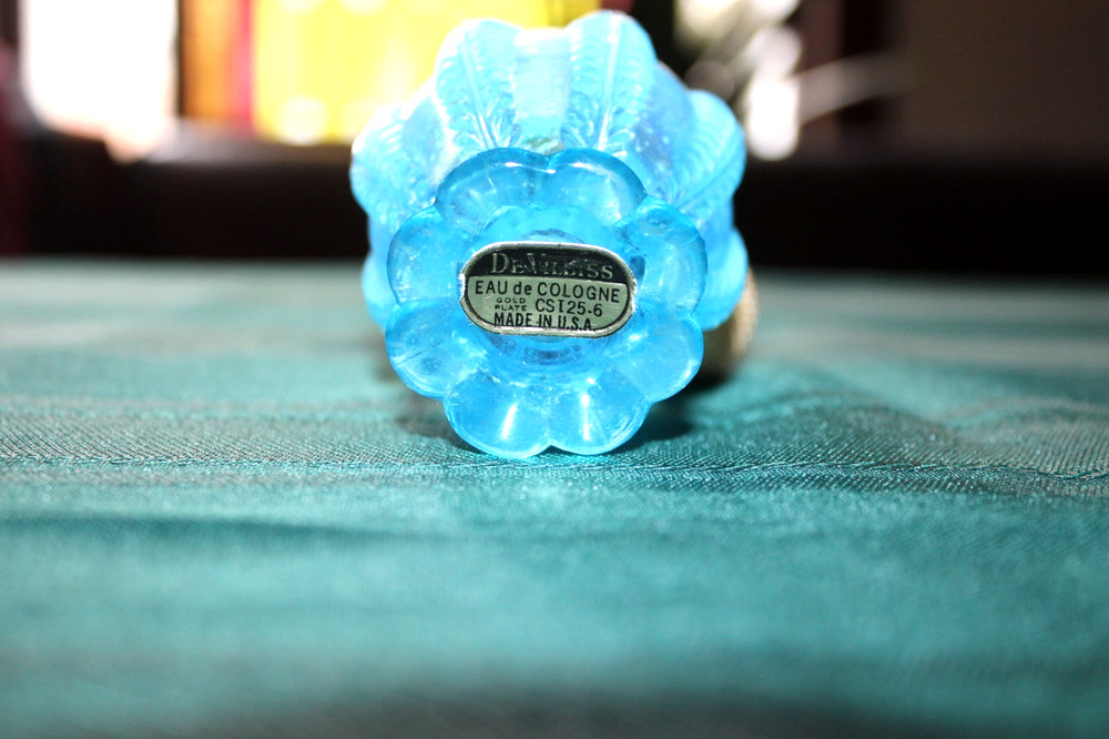 BEAUTIFUL DEVILBISS BLUE FEATHER PERFUME ATOMIZER EX COND BULB WORKS VINTAGE