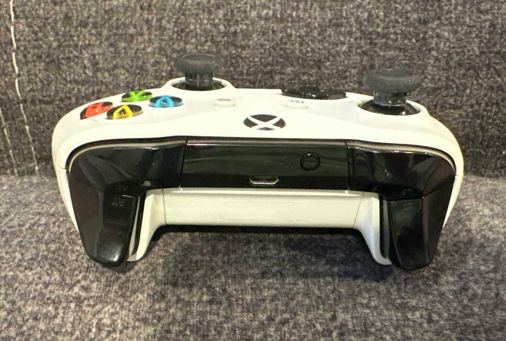 Official Microsoft Xbox One Wireless White Controller! Works Great! Authentic!
