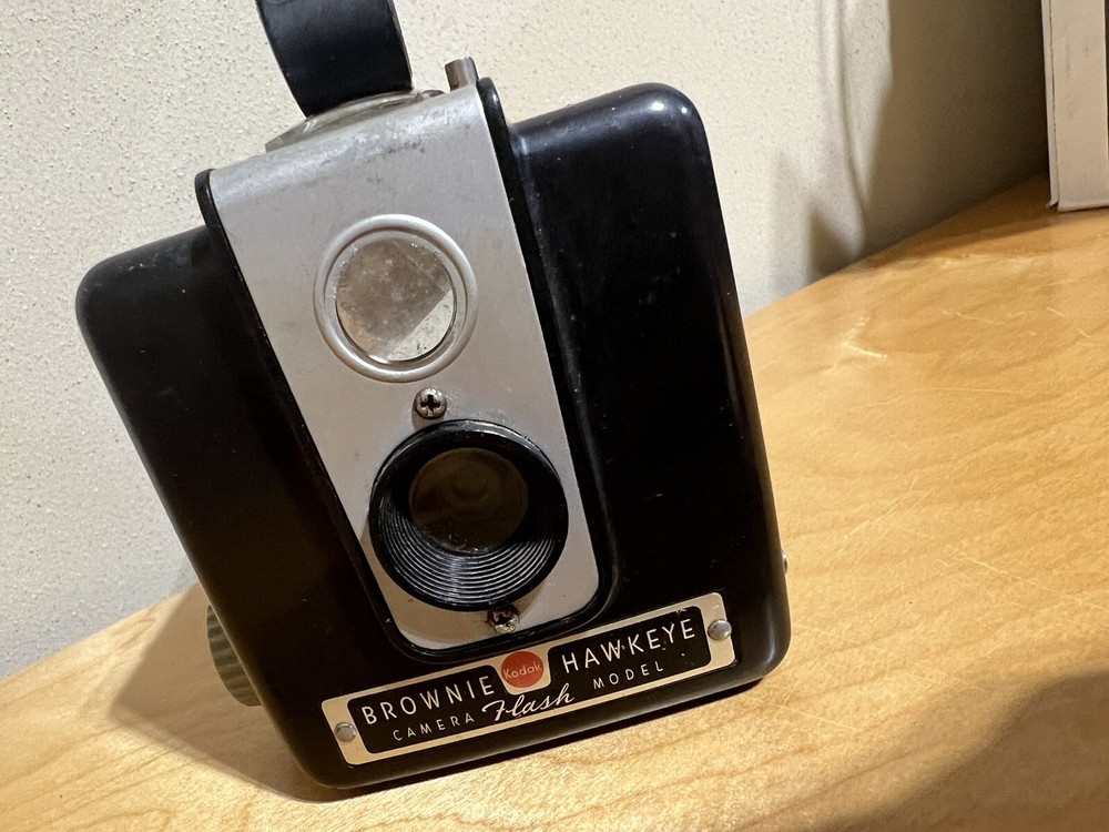 Vintage Brownie Hawkeye Camera w/ Flash