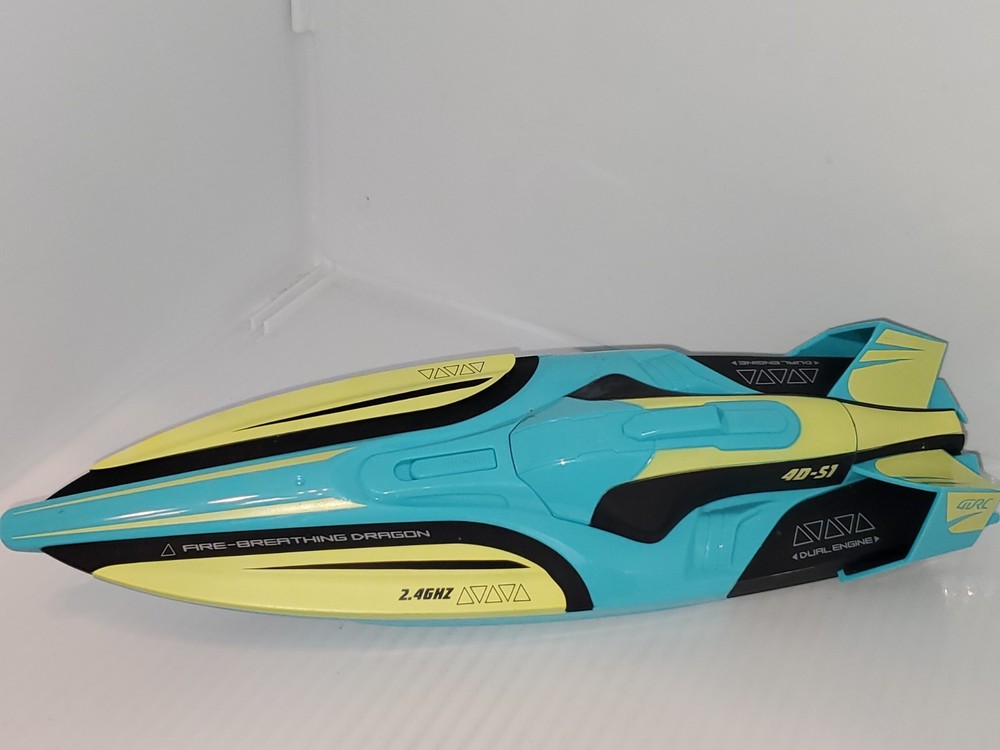 Speed Remote Control  4D-S1 Dual Engine  2.4GZ  Toy Boat. READ DESCRIPTION