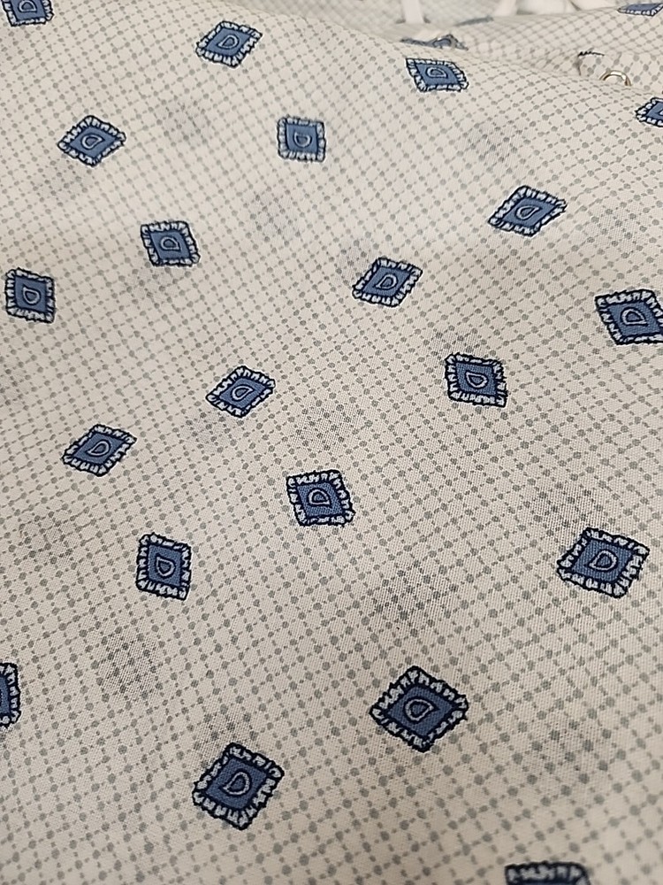 hospital gown with snaps