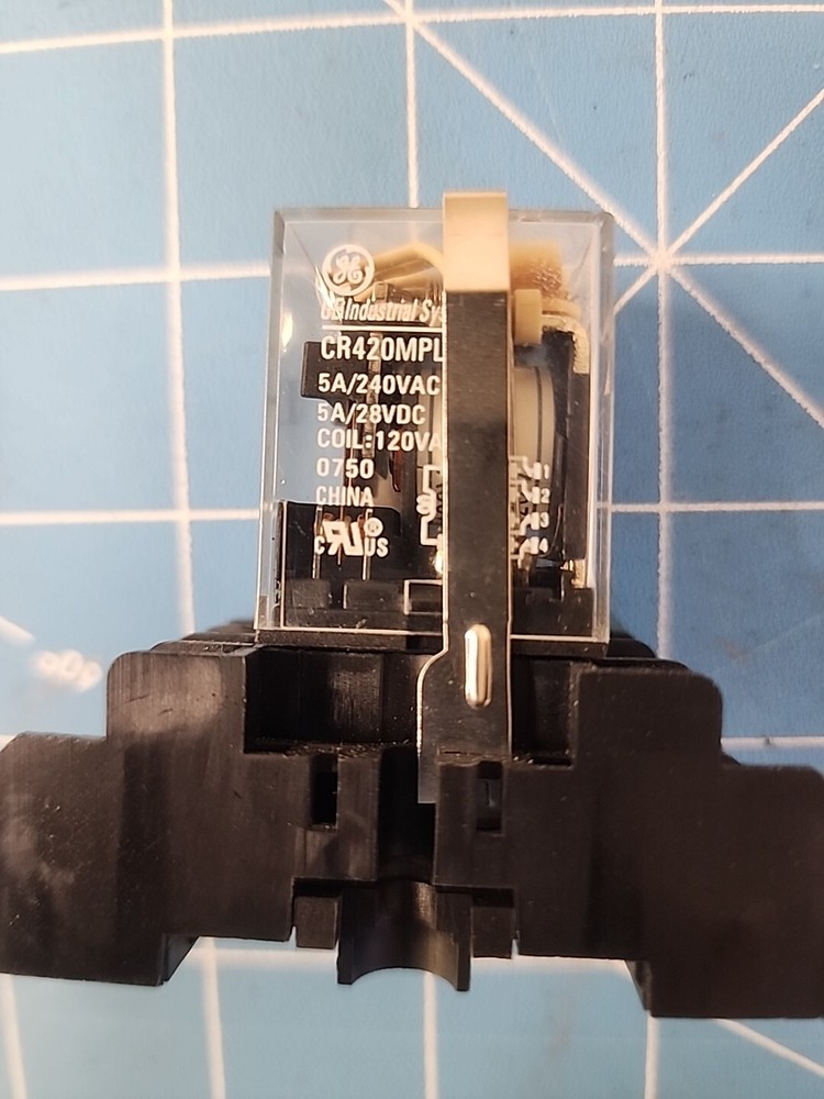 GE CR420MPL044J RELAY W/ BASE