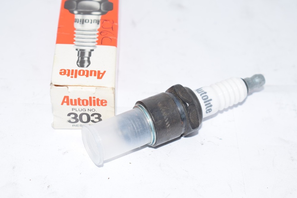 NEW Autolite 303 Spark plug