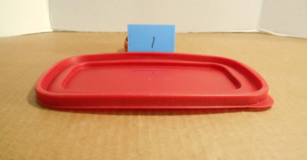Rubbermaid Easy Find Replacement Red Lid 1Z08 B1
