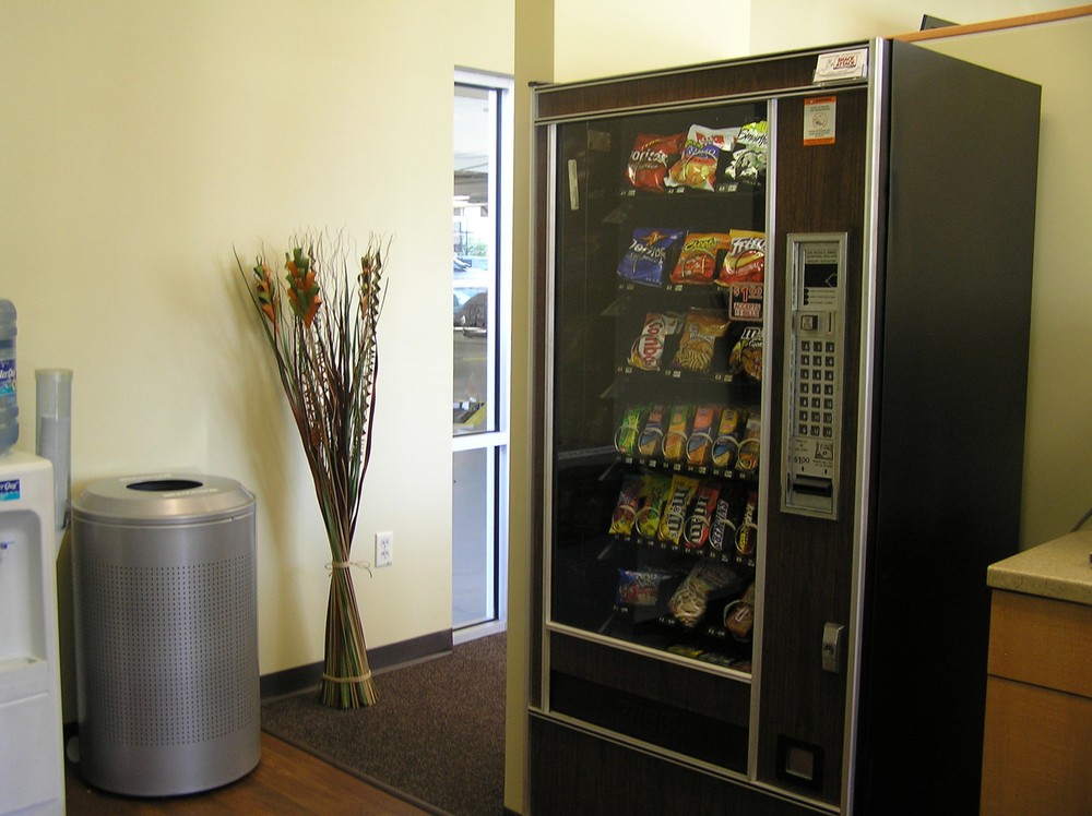 (AP) AUTOMATIC PRODUCTS SNACK MACHINE 6600 / 7600 CONTROL BOARD / Will Buy Core!