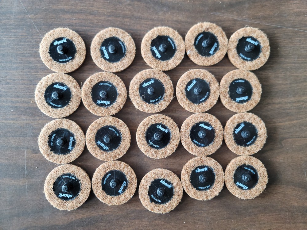 SHARK AND 3M QUICK CHANGE 2'' COURSE SURFACE CONDITIONING DISKS + EXTRAS