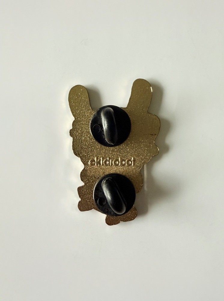 SDCC 2017 Kidrobot Exclusive Limited Edition Skatboarding Pizza Dunny Pin