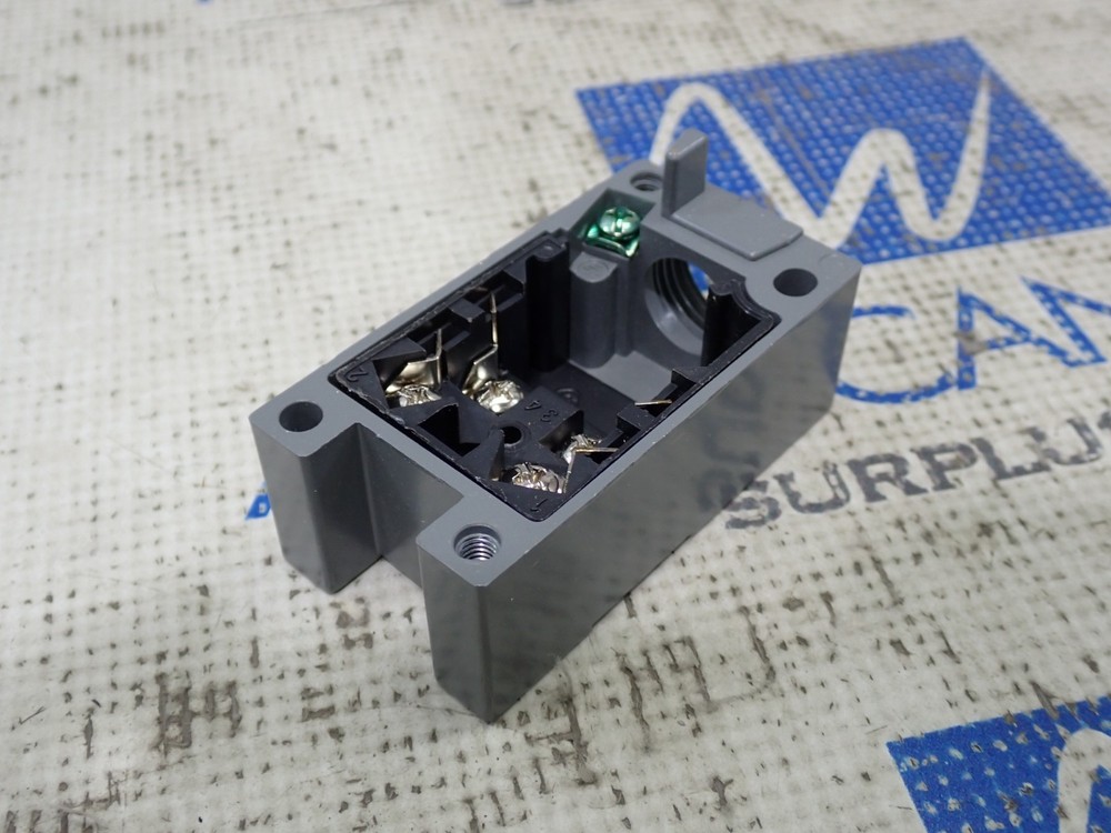 Eaton E50RA Limit Switch Single Pole Receptacle Ser A1 New