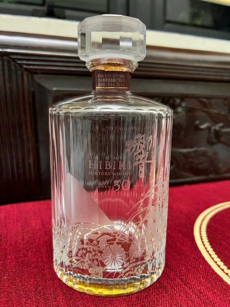 Empty bottle  Hibiki 30 limited no Box