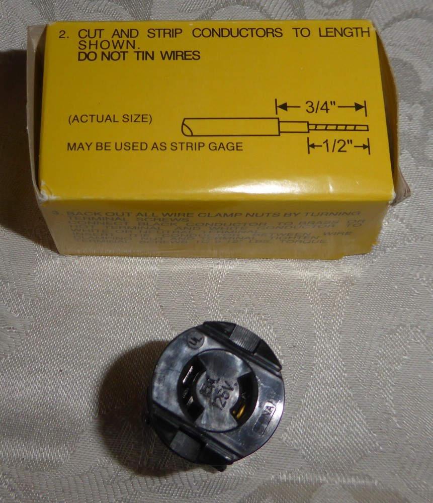 Hubbell HBLM7464V Twist Lock Connector - Midget