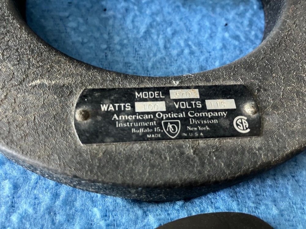 MICROSCOPE ILLUMINATOR Antique Spotlight Model 370 American Optical Co.