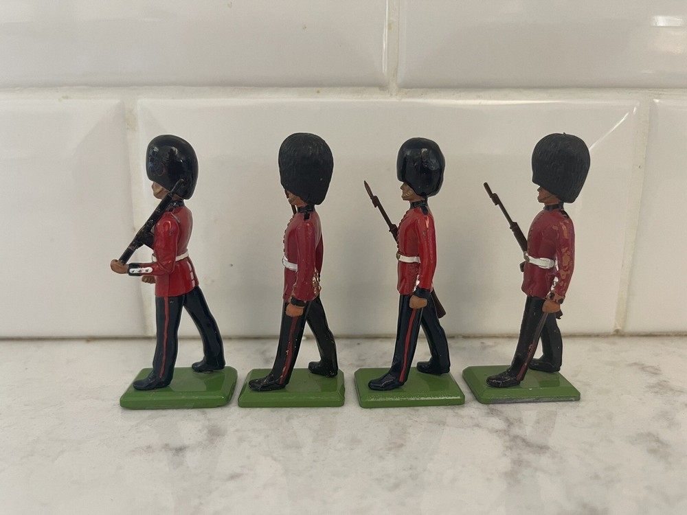 Britains Grehadier Guards (4)