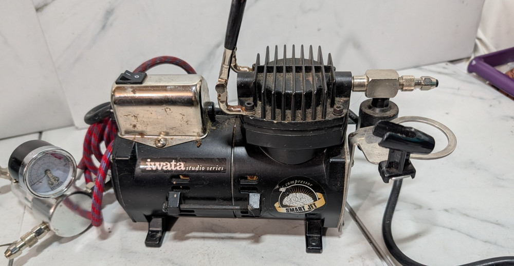 Iwata Studio series  Smart Jet Air Compressor Works Great