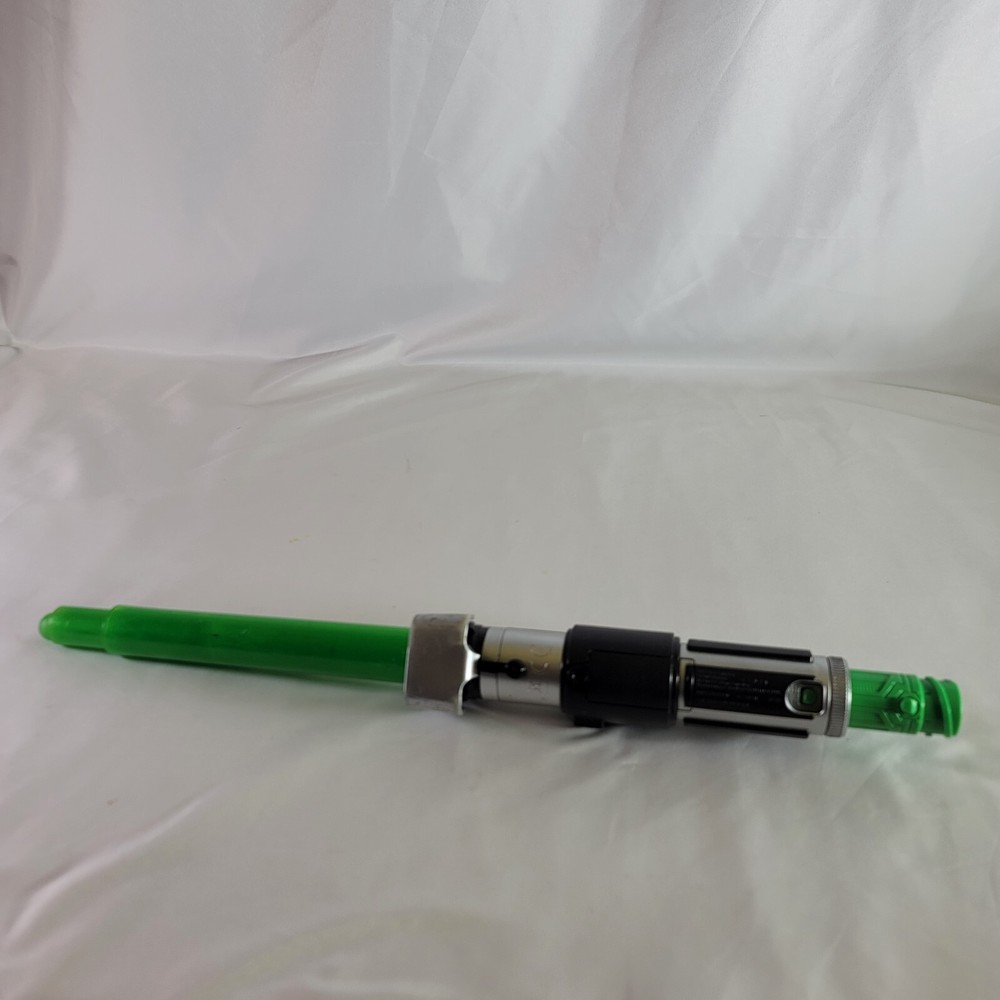 YODA GREEN LIGHTSABER, 2016 WORKS!