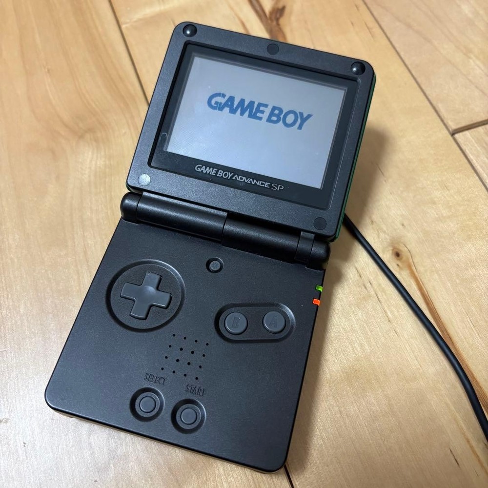 Game Boy Advance SP Green + 4 Games