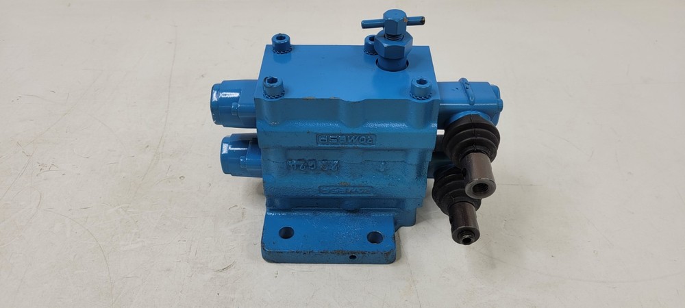 Romesa Double Hydraulic Spool Control Valve 23G24