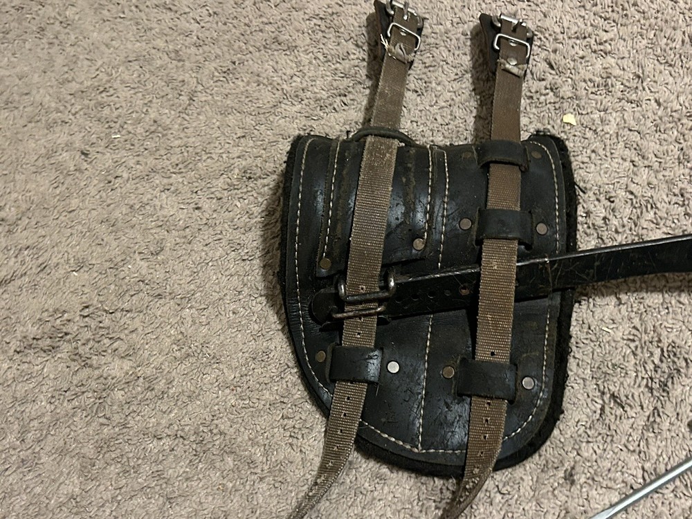 Pole Spikes With Pads