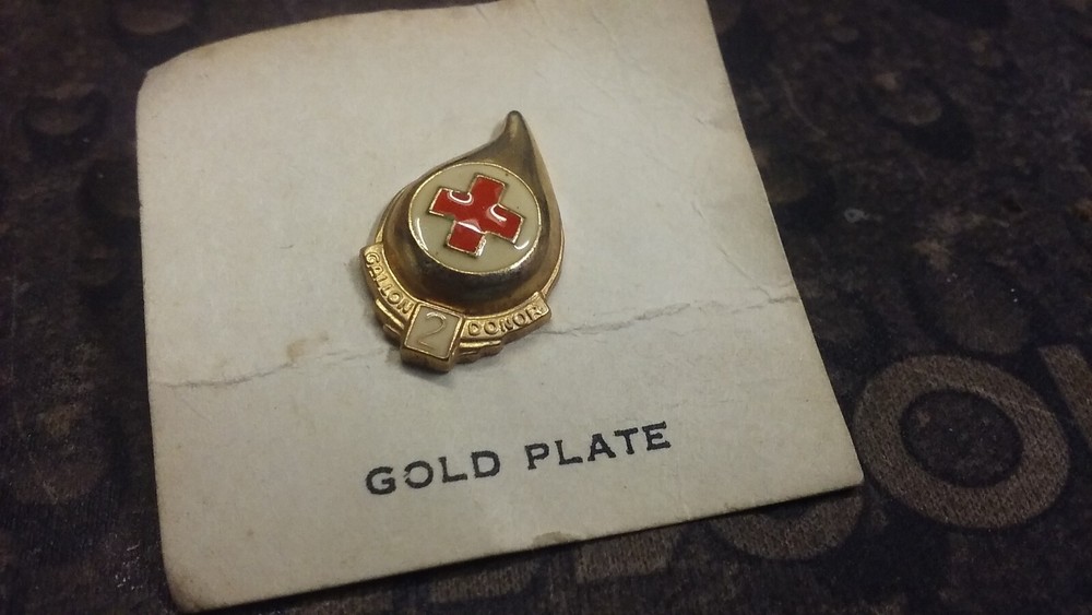 Red Cross Two Gallon Donor pin badge