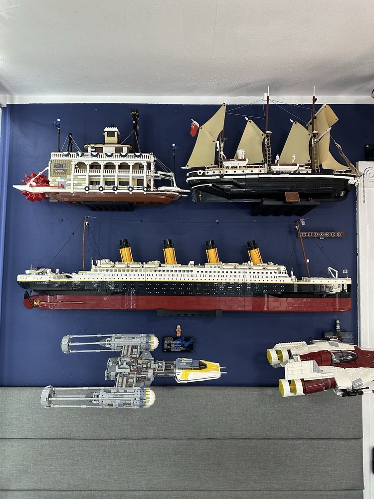 Wall Mount Display for Lego Star Wars UCS Y-Wing