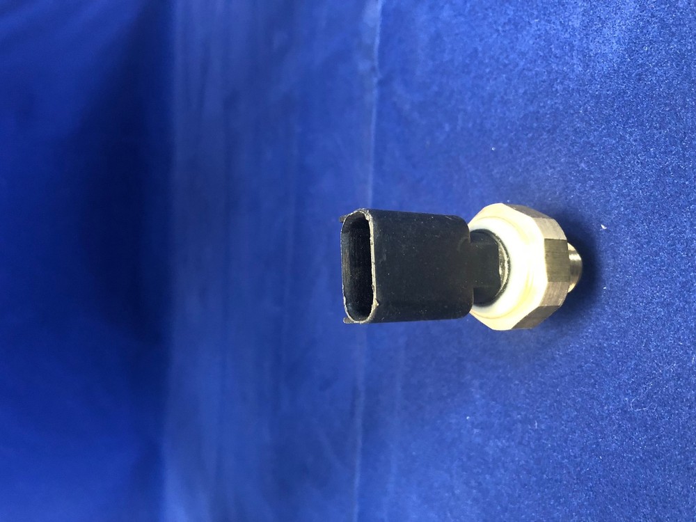 4921517 CUMMINS ISX OIL PRESSURE SENSOR