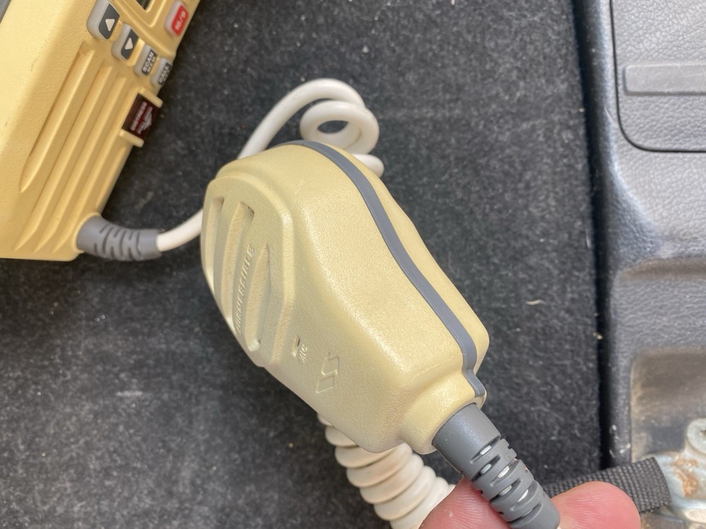 Standard Horizon ECLIPSE DSC Marine VHF GX1000s