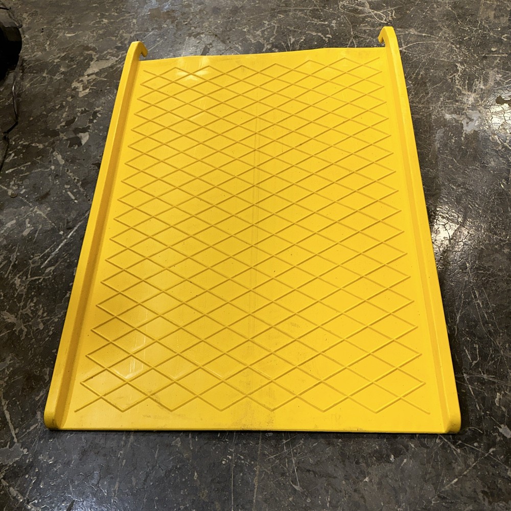 Eagle Spill Platform Ramp Yellow 1500 Lb, 32” X43”