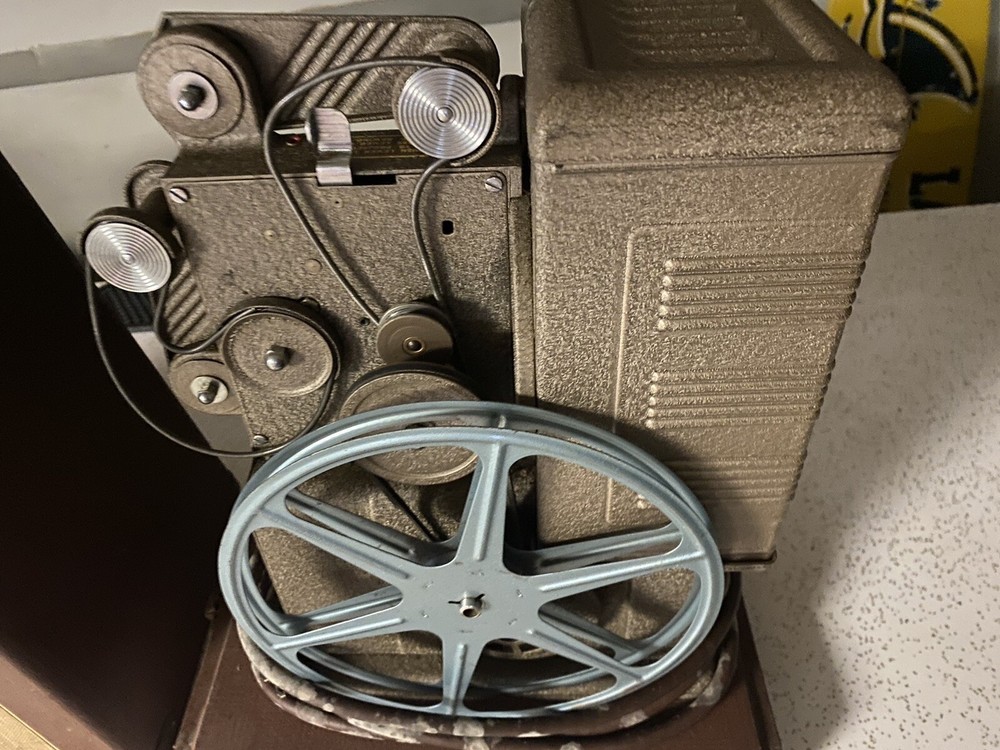 Keystone eighty projector. 1950’s, Vintage. 8mm, Complete with case. Working.