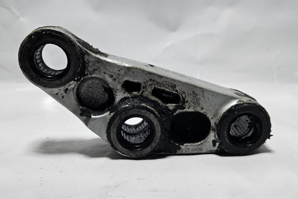KAWASAKI GTR 1000 ZGT00A SHOCK ABSORBER MOUNT 1994-2004