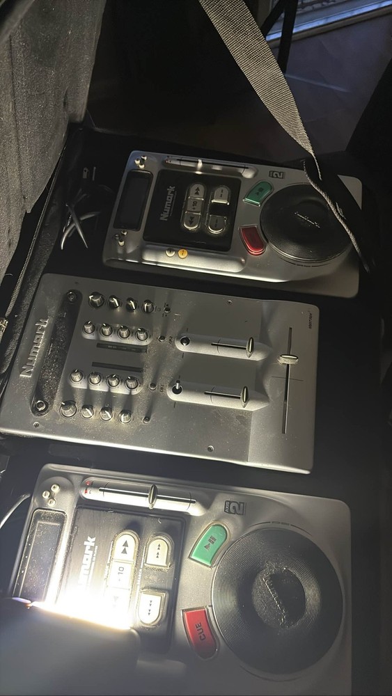 Numark Axis 2 DJ CD Players w/ Mixer