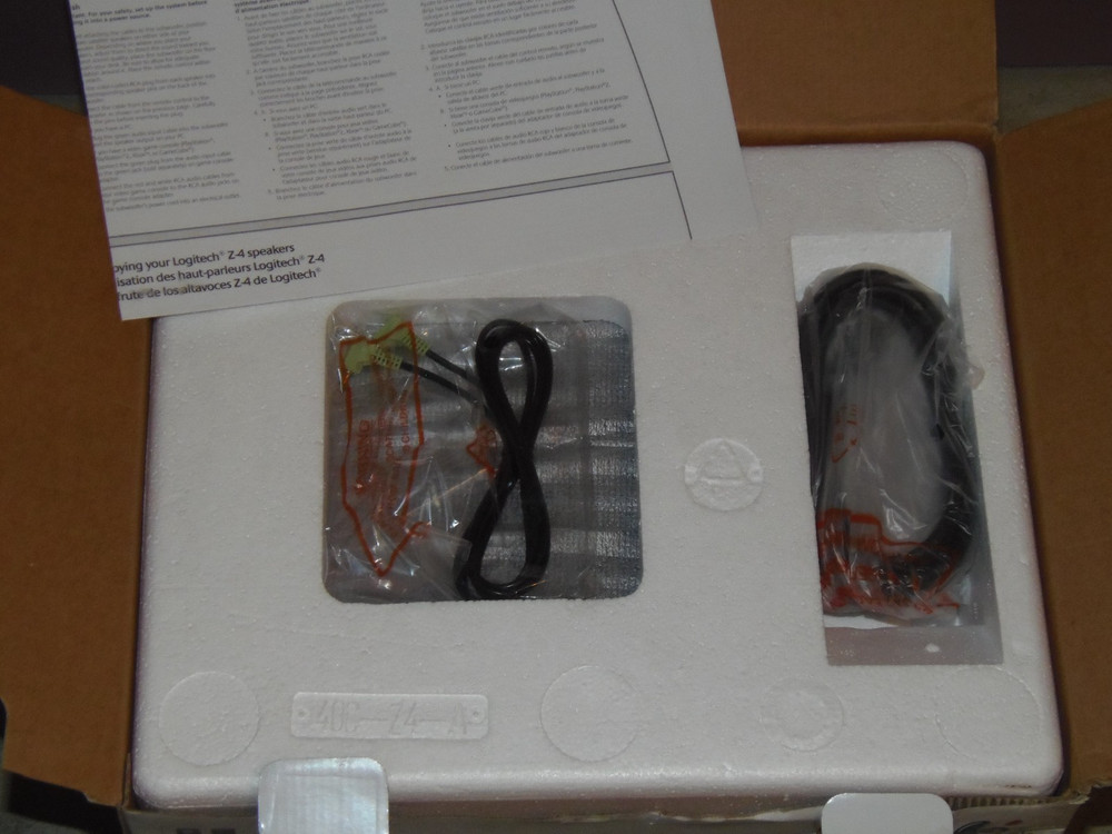 NEW Logitech Z4 Computer Speakers Subwoofer and Volume Control