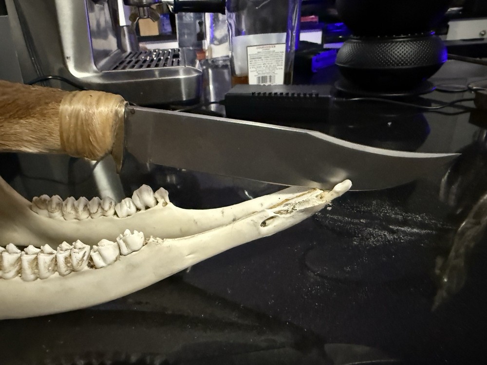 Deer Feet Knife With Stand