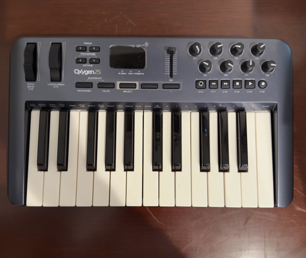 M-Audio Oxygen 25 3RD Gen USB MIDI Keyboard