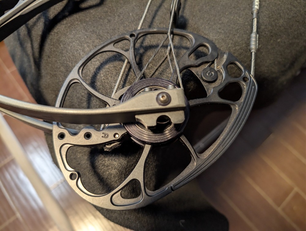 Mathews V3 31 Compound Bow W/Black Mountain Sight & Carbon Stabilizer