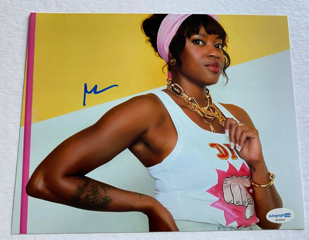 Noelle Scaggs Signed 8x10 Photo ACOA