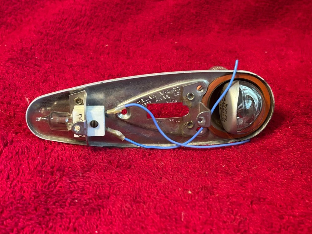 WHELEN LIGHT ASSEMBLY W1290-28 TAIL A508-28V