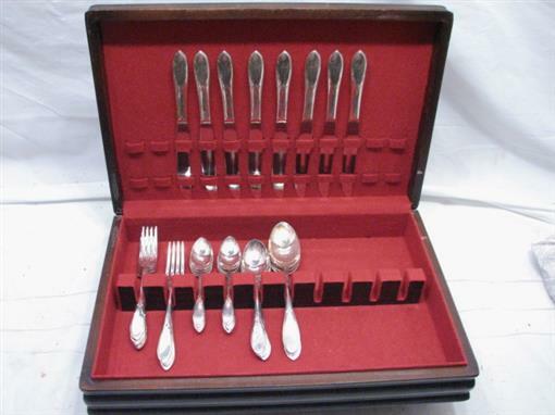 Wm Rogers Mfg Co Set 32 pcs Silver Plated Flatware Pickwick w/Box