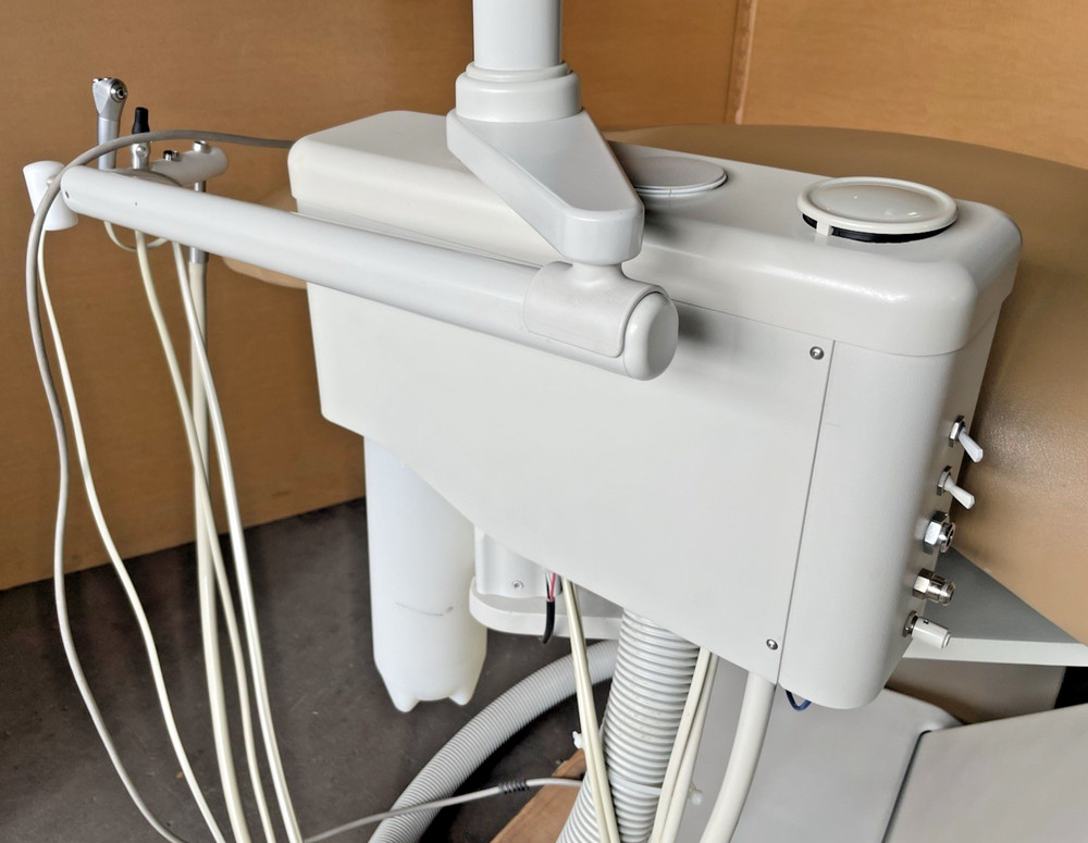 Marus DC1704 Dental Chair w/ DCI Fixed Post Mount Light & Assistant Delivery Pkg