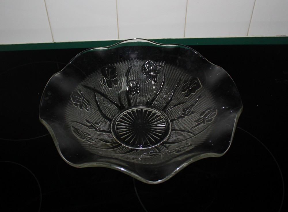JEANNETTE ☆ IRIS & HERRINGBONE ☆ 11" Clear Ruffled Edge FRUIT Serving BOWL