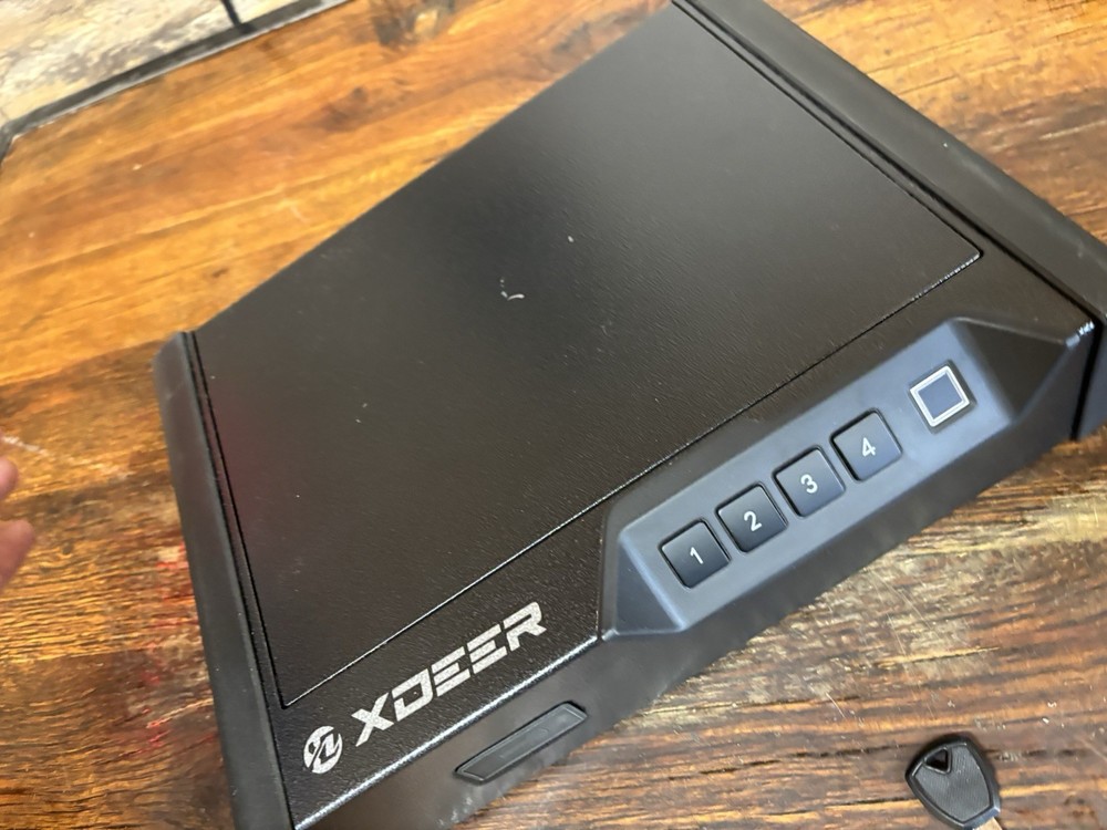 XDeer Gun Safe WITH 2 keys, unknown code
