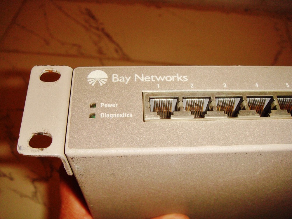BAYSTACK 350T BAY NETWORKS ASE-THUB 16 PORT Canada, powers up