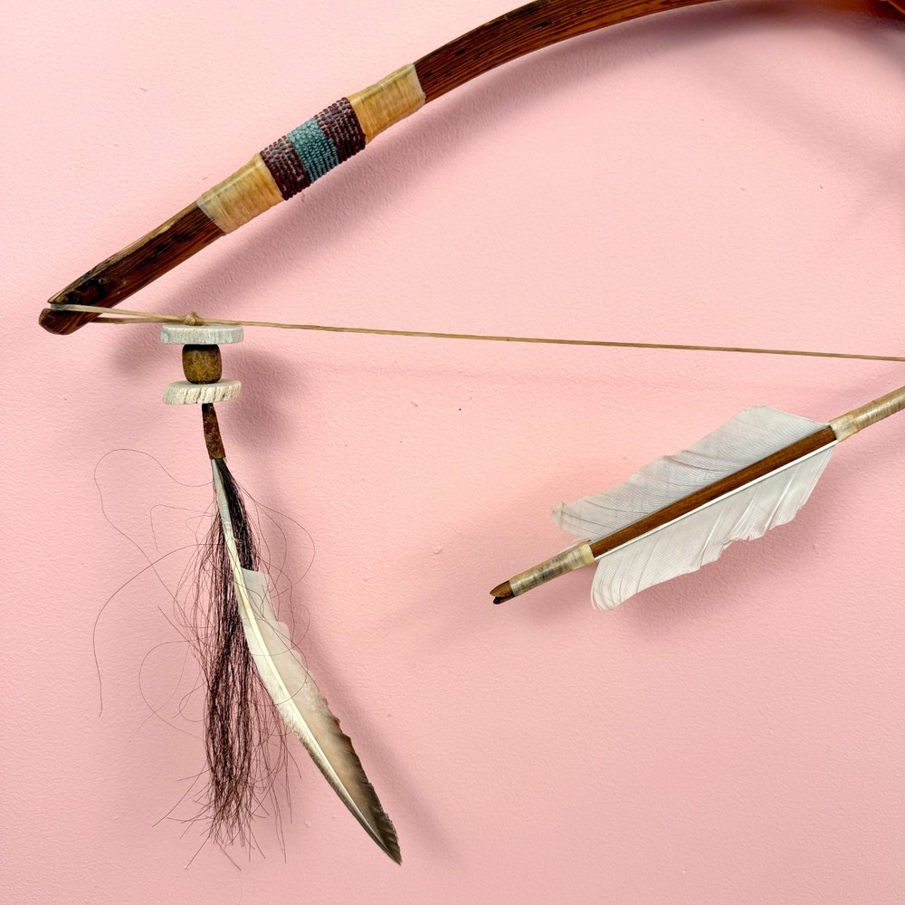 Large Hanging Native American Bow & Arrows Set