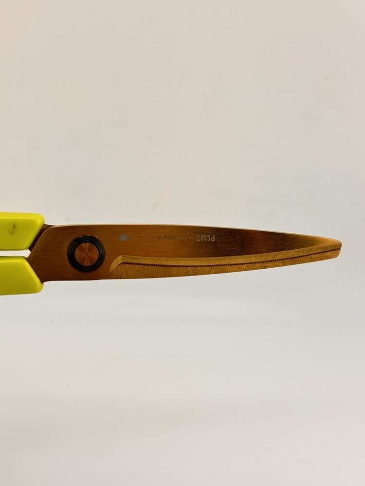 PLUS Fit Cut Curve Sissors Micro-Serrated Blade, Green