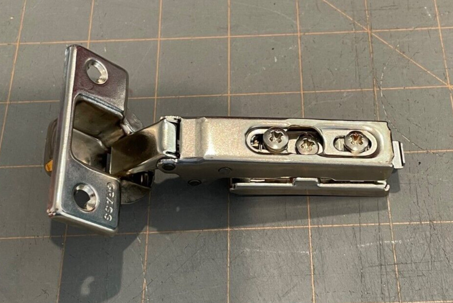 GRASS 1006-30 Clip-On Hinge (Self-Closing, 3703VS ) 110° Snap-On 1006 30