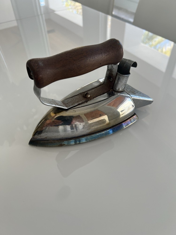 Antique Heatmaster Iron Model 116 589